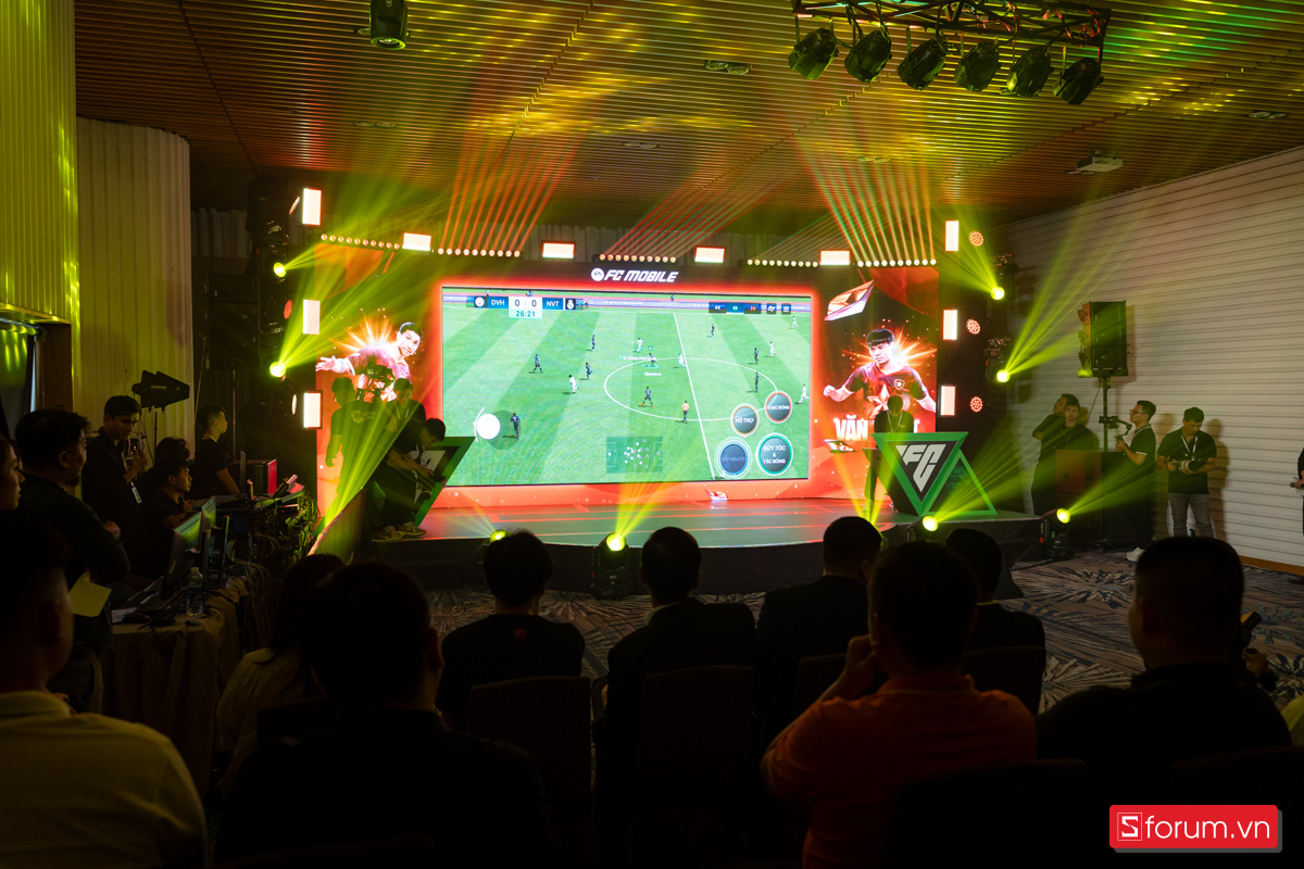 Cả khán phòng bùng nổ với những trận showmatch đỉnh cao