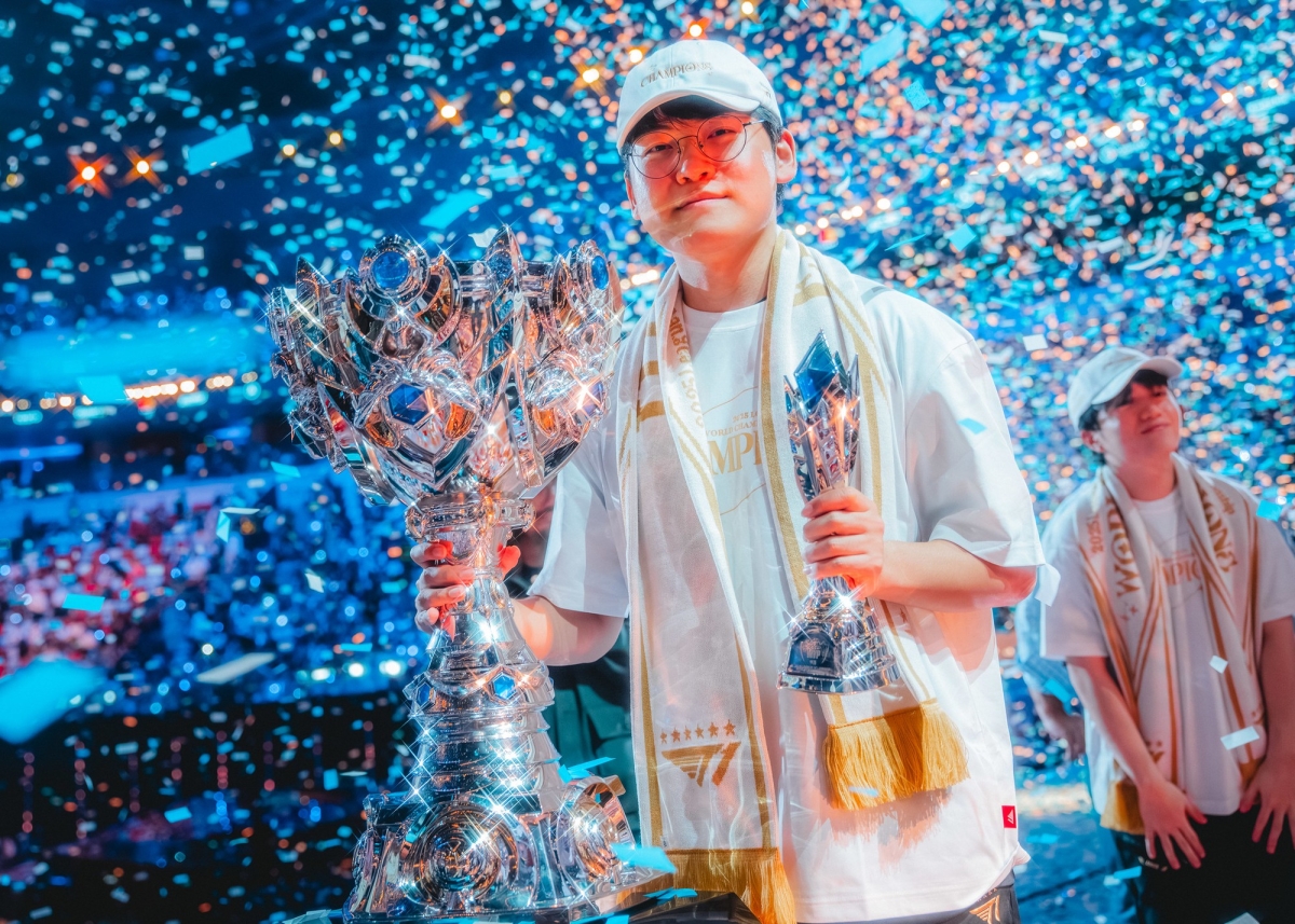 LMHT: Gumayusi chính thức chốt 2 skin vô địch CKTG 2025