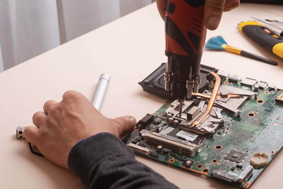 Đem máy đến trung tâm sửa chữa nếu lỗi nghiêm trọng