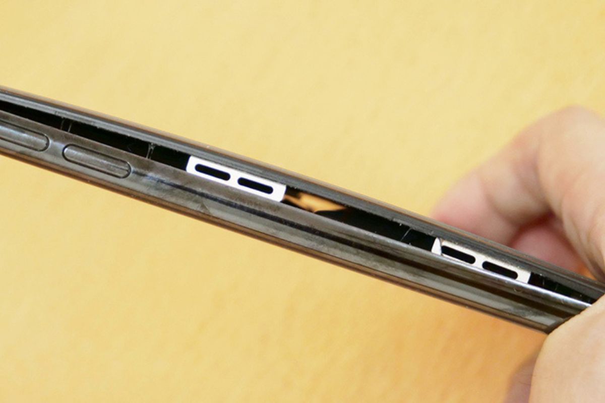 iPhone bị hở viền màn hình có nguy hiểm