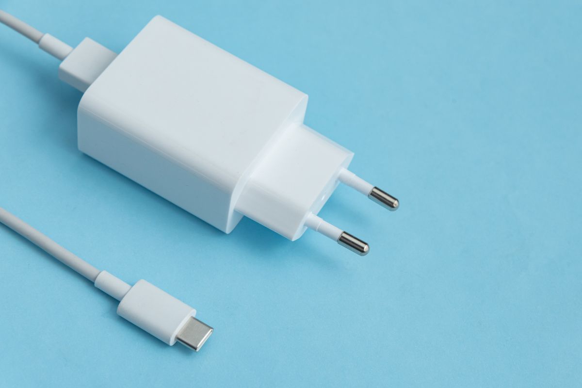 Cách sạc iPhone khi tắt nguồn - bước 1