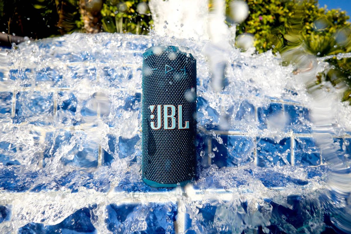 Mẫu loa JBL Grip màu xanh đậm