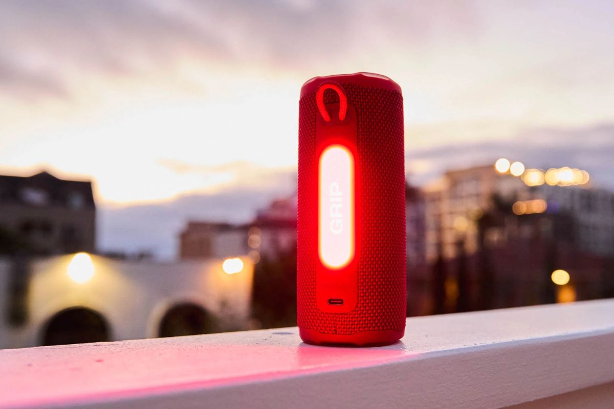 JBL Grip màu đỏ rực rỡ