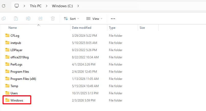 Tim và mở thư mục Windows