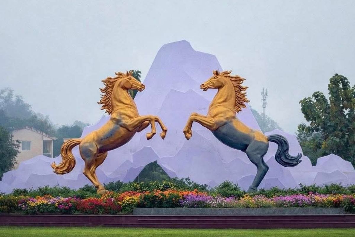 Tạo hình linh vật ngựa Lào Cai