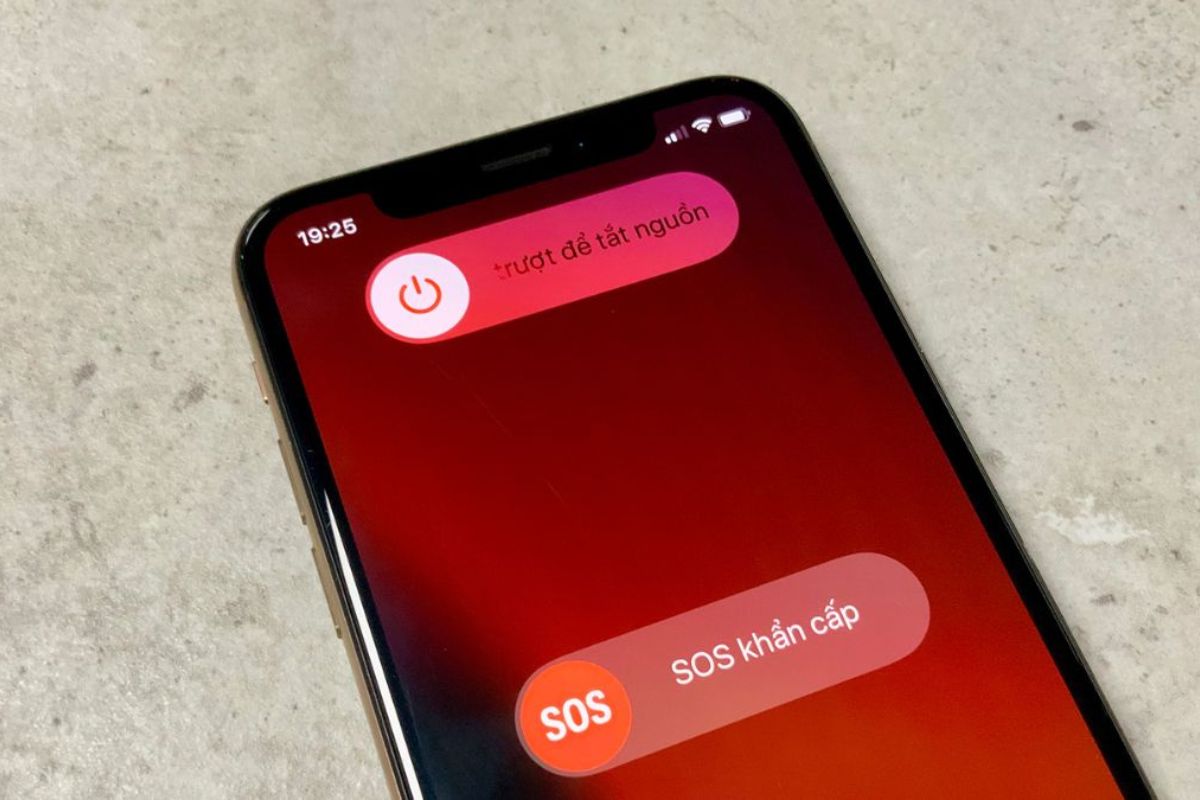 Thử reset lại máy để kiểm tra đèn pin