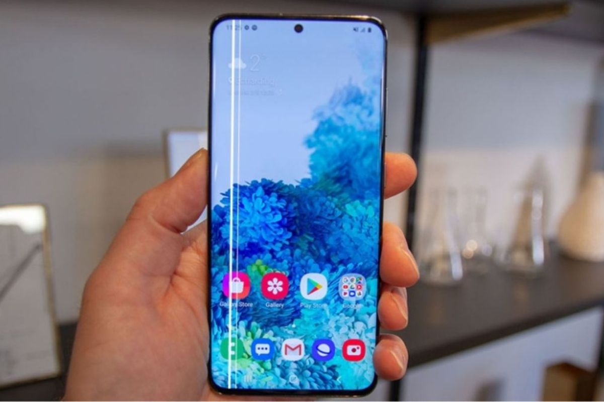 Mang điện thoại Samsung sửa chữa tại cửa hàng uy tín nếu lỗi nghiêm trọng