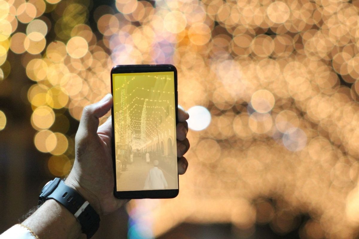 Môi trường ánh sáng thấp khiến màn hình Samsung gặp lỗi ám vàng