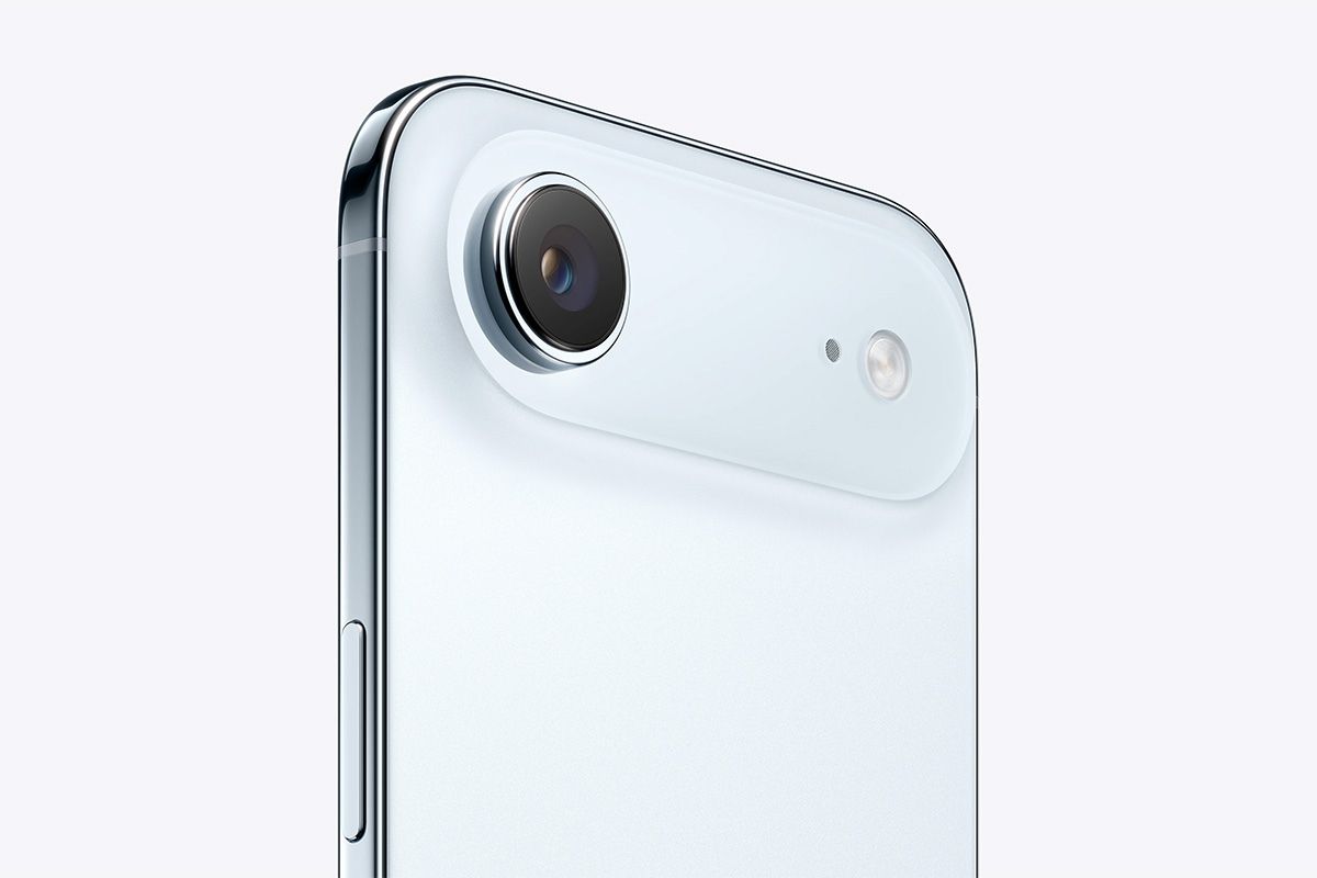 Xanh da trời là tông màu mới nhất của dòng iPhone Air. Ảnh: Apple