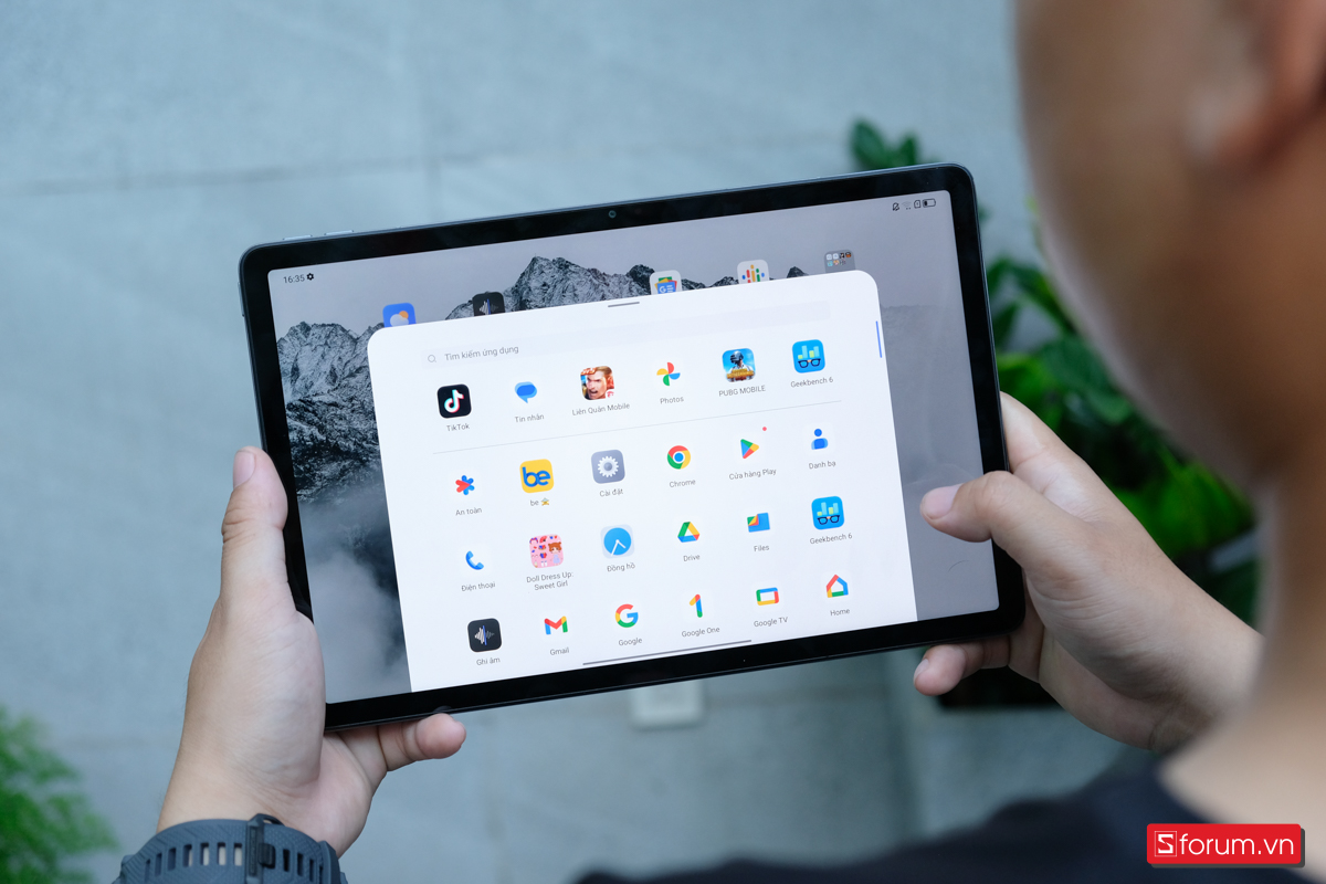 Thiết kế vẻ ngoài đẹp mắt và mỏng nhẹ