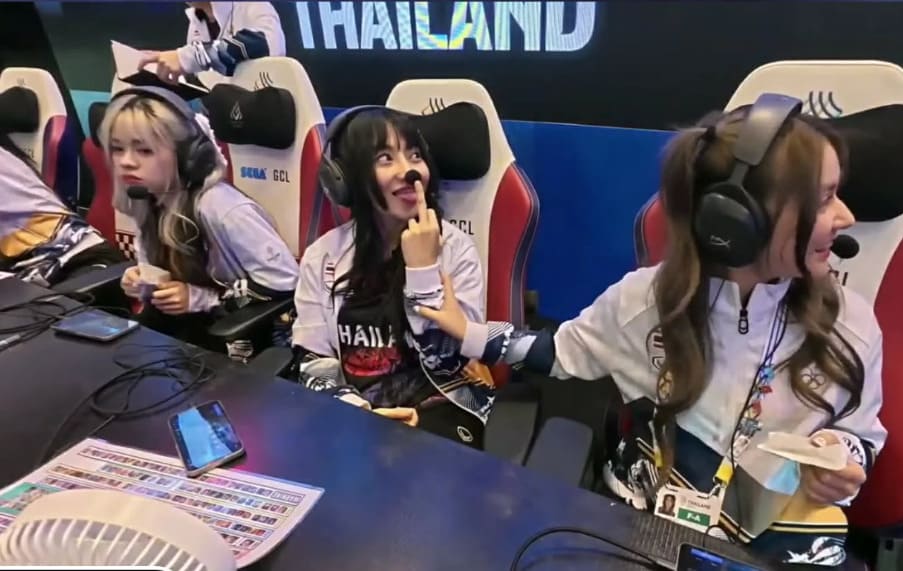 Hành động phản cảm trước trận đấu