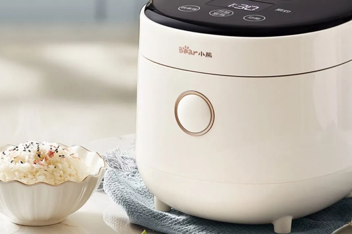 Bear DFB-C16K1 1.6L là nồi cơm điện mini
