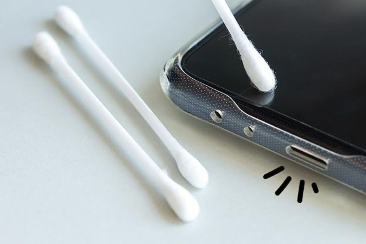 Vệ sinh lại khi nút nguồn điện thoại OPPO bị lún