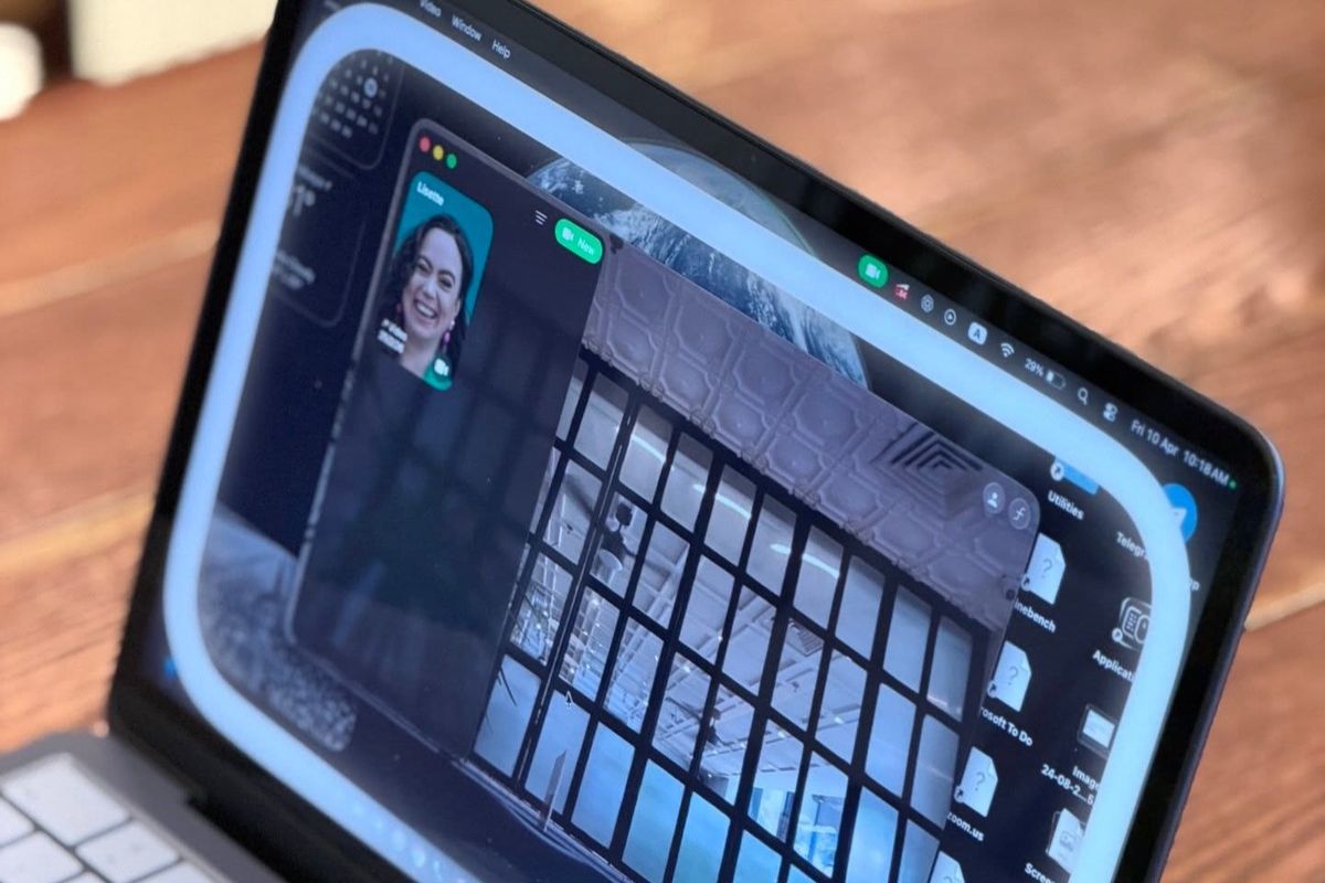 Màn hình sẻ hiển thị một viền sáng quanh viền MacBook Neo