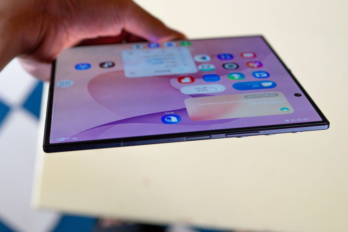 Hướng dẫn chụp màn hình Galaxy Z Fold 8 Ultra bằng tổ hợp phím