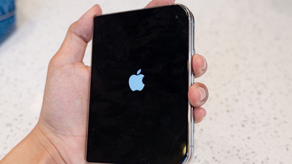 Khởi động lại iPhone Duo