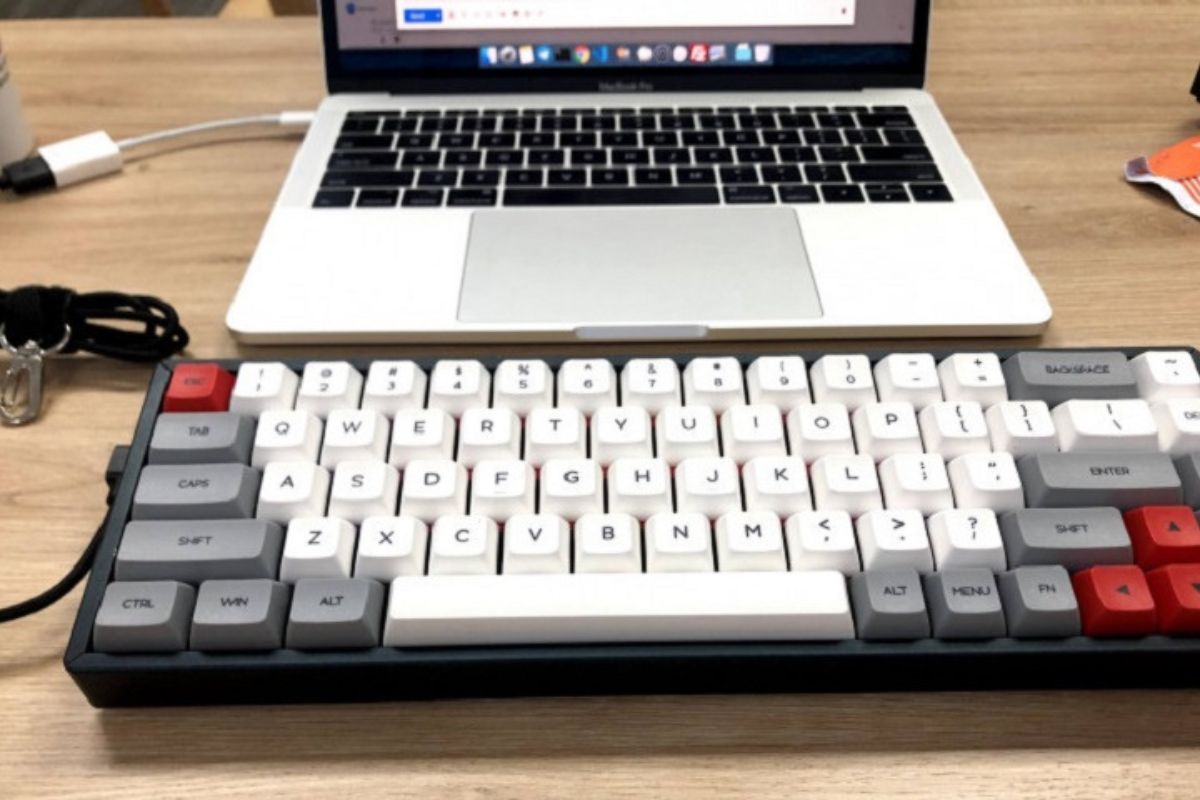 Thử kết nối bàn phím với laptop khác để kiểm tra