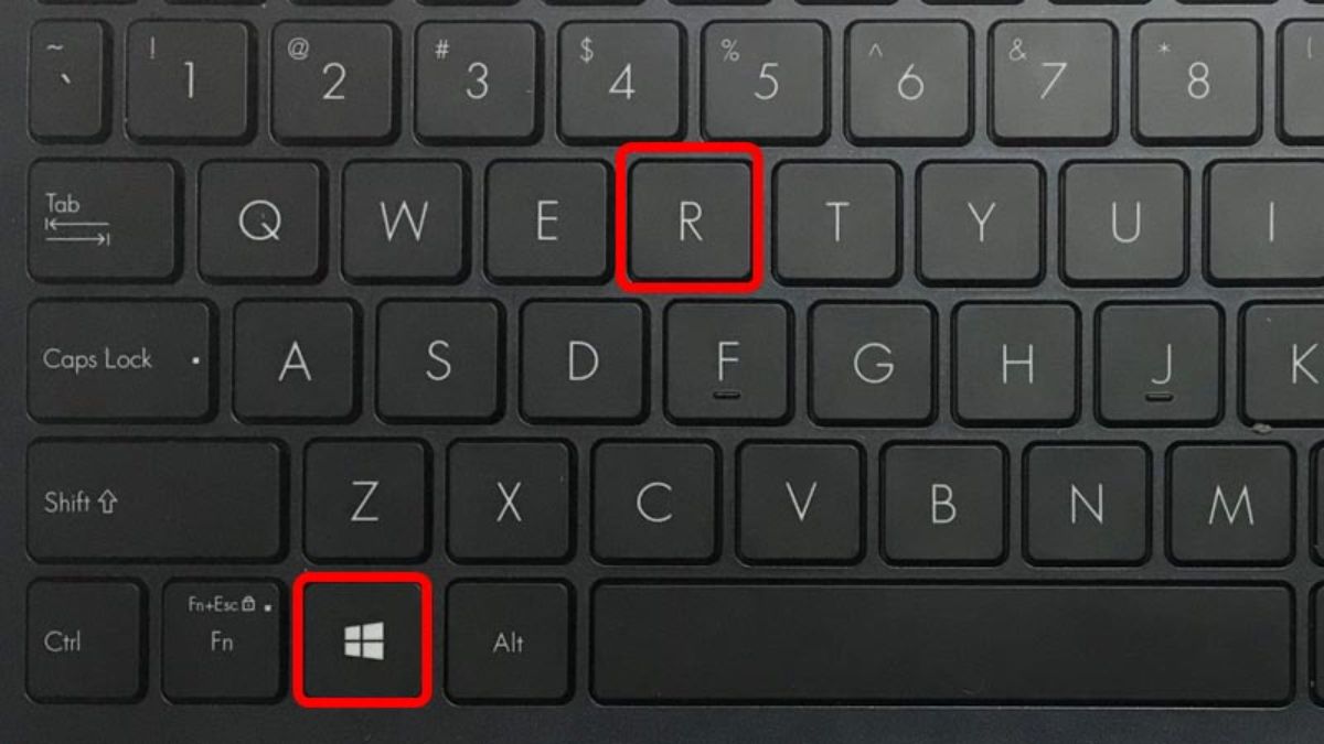 Bạn nhấn tổ hợp phím Windows + R