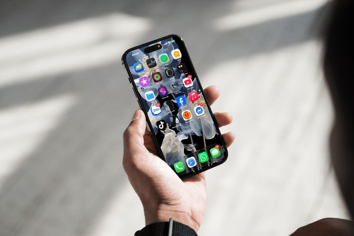 Lý do xuất hiện chấm cam trên iPhone 18 Pro Max