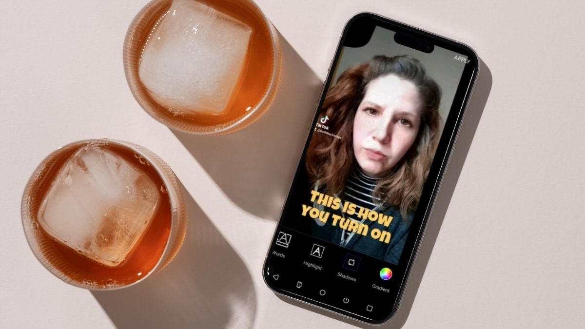 Xu hướng để chèn chữ tự động vào video TikTok