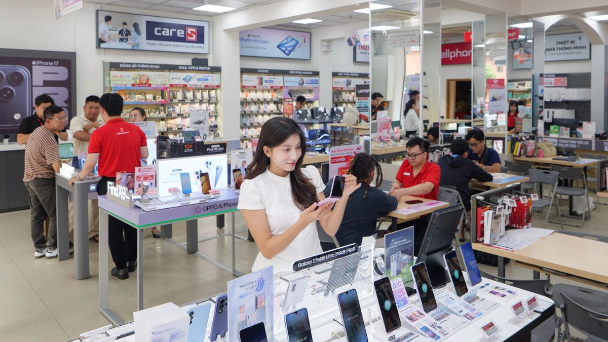CellphoneS mở bán Galaxy Z Fold8 Series và Z Flip8, trao máy đến tay khách hàng đầu tiên
