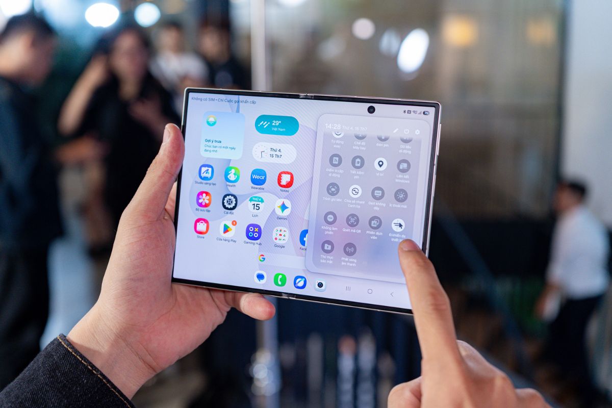 tấm nền Dynamic AMOLED