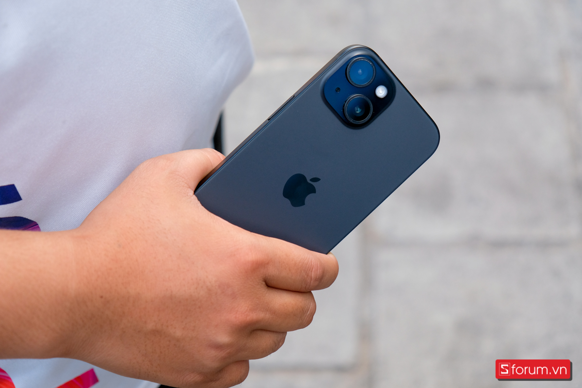 Viền nhôm trên iPhone 15 có khả năng chịu lực ổn