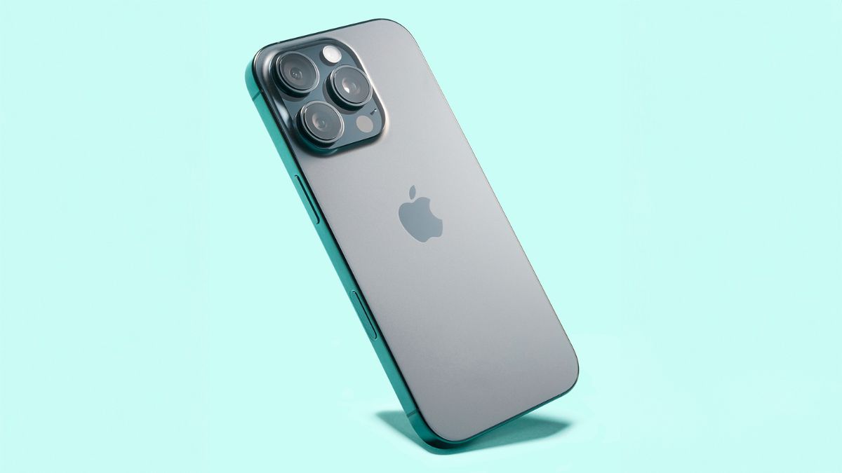 Ảnh thực tế iPhone 16 Pro màu đen: Có đáng để mua không?