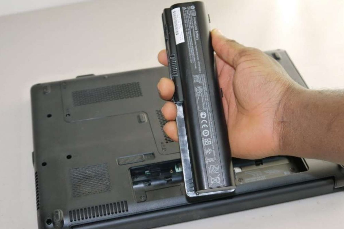 Nguyên nhân có thể vì pin laptop hư
