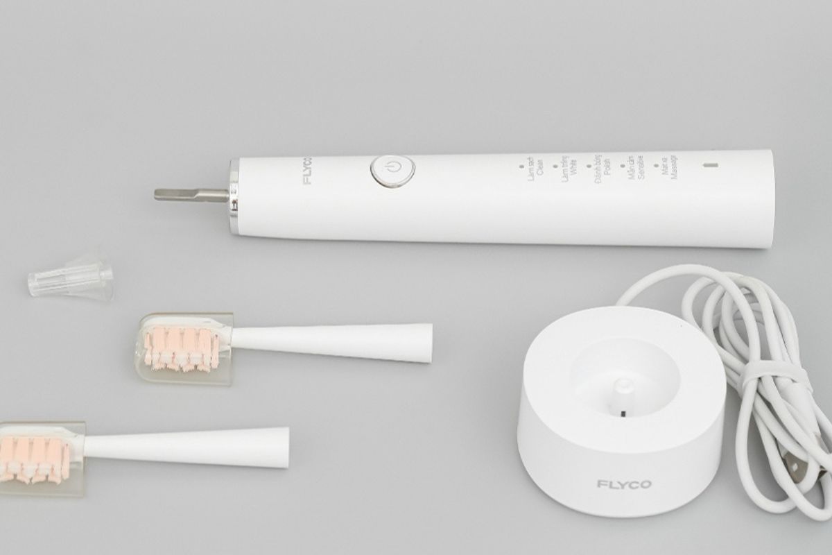 Bàn chải đánh răng điện Flyco FT7108VN có thiết kế nổi bật và gọn nhẹ
