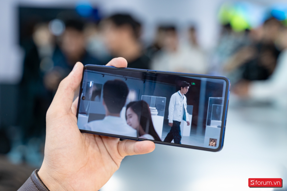 Đặt mua Samsung Galaxy Z Flip 8 tại CellphoneS