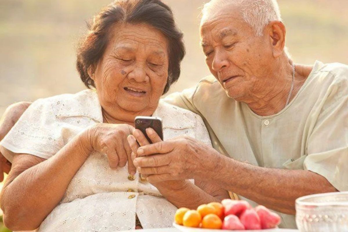 Vì sao nên hướng dẫn người cao tuổi sử dụng ChatGPT