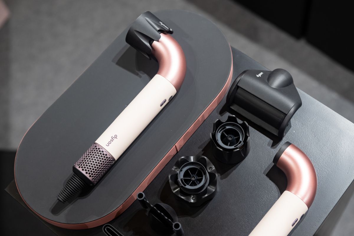 Khi mua máy sấy tóc phải đi kèm với bộ phụ kiện khác nhau