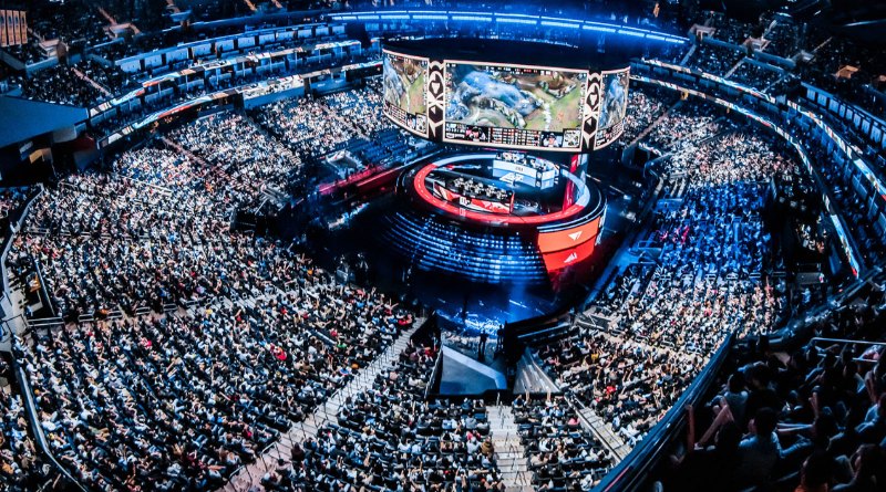 Mô hình co-streaming được Riot Games áp dụng từ lâu