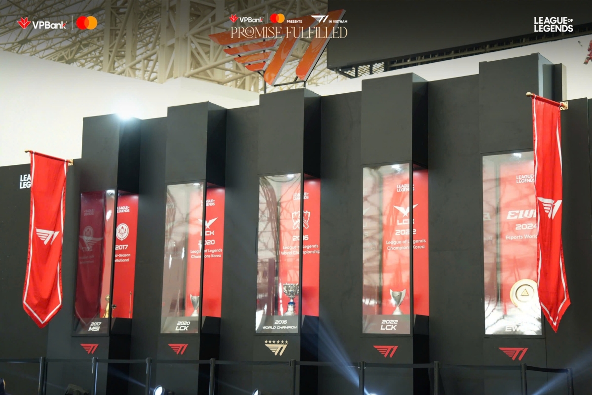 5 chiếc cup được T1 đem về Việt Nam (Ảnh: VP Bank)