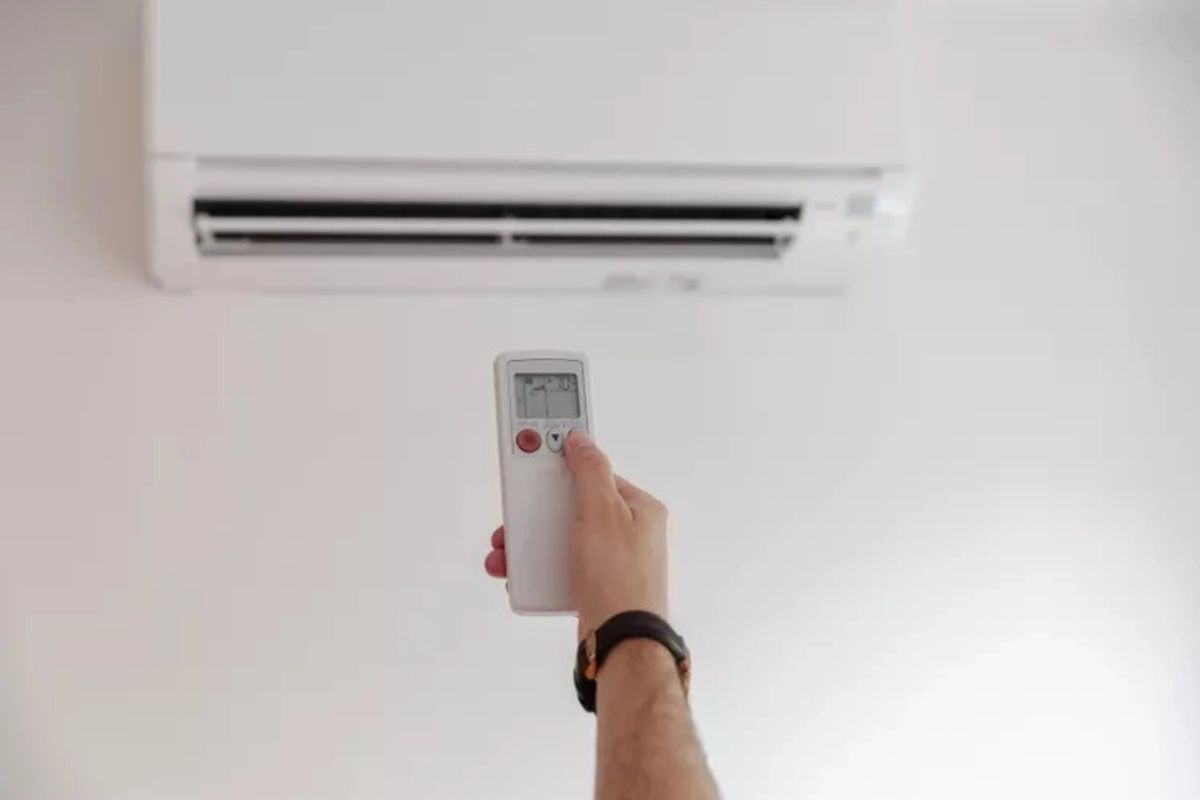 Bật thiết bị điện cả ngày mà không sử dụng