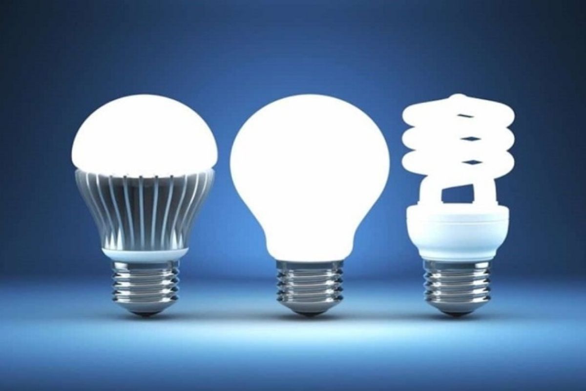 Thay thế bóng đèn LED để tiết kiệm điện