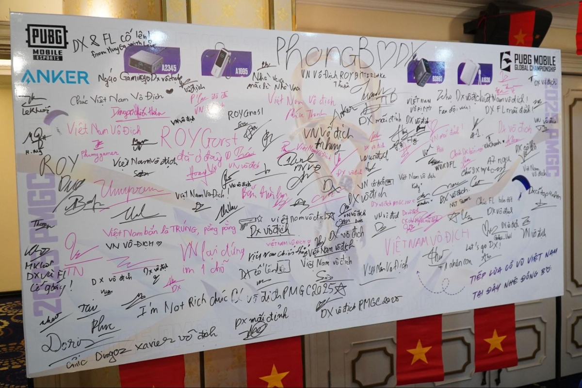 Người hâm mộ gửi gắm những lời chúc ý nghĩa đến 2 đội tuyển Việt Nam