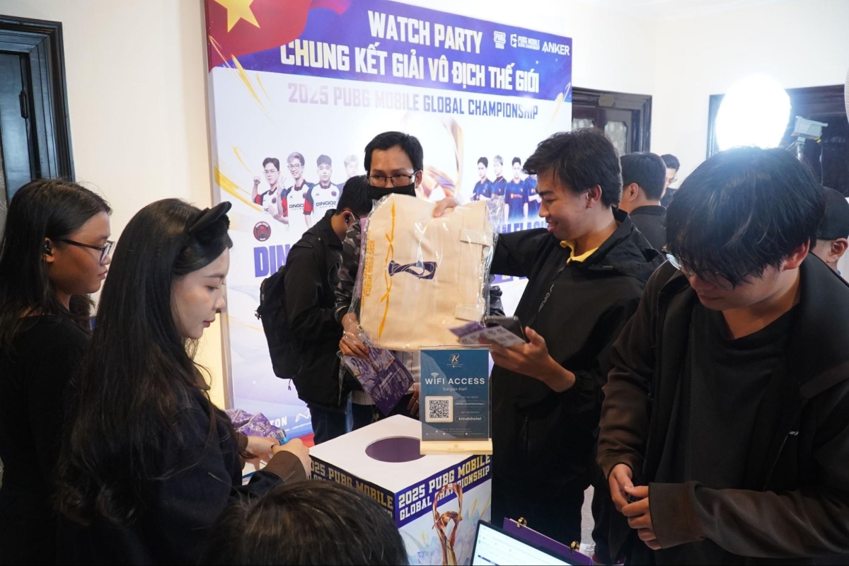 Các phần quà ý nghĩa gửi đến người hâm mộ