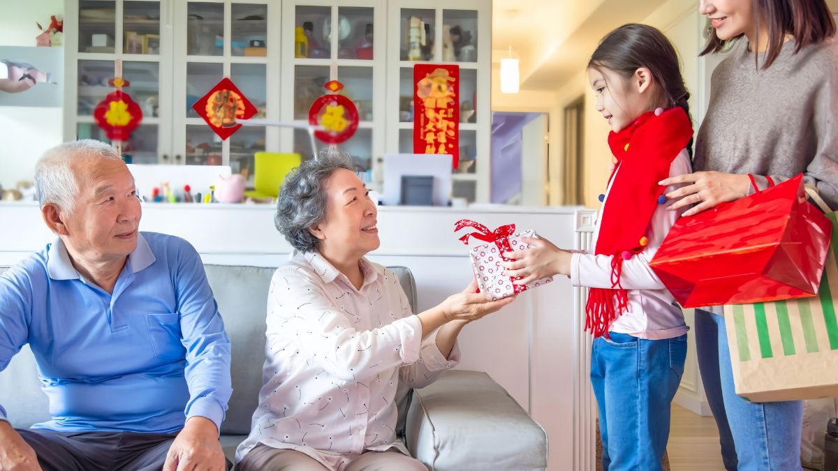 Chọn món quà tết cho người thân phù hợp với sở thích