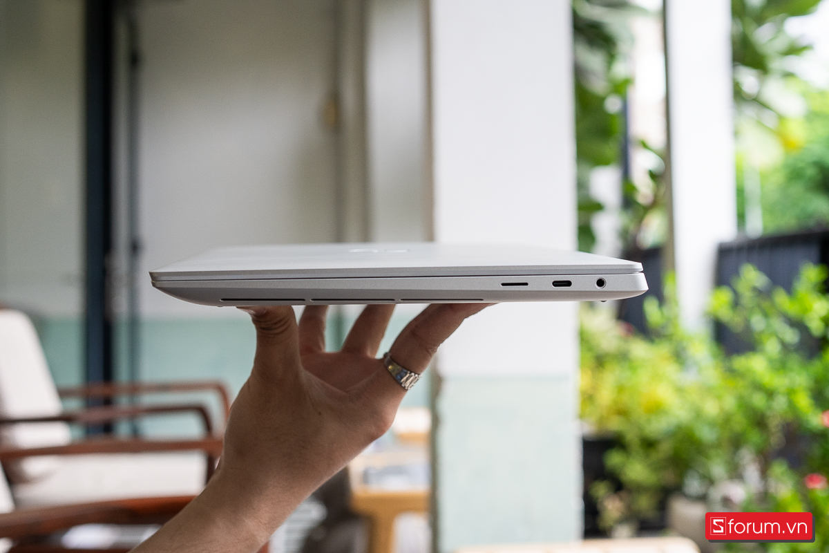 Cổng kết nối trên Dell XPS 14 9440