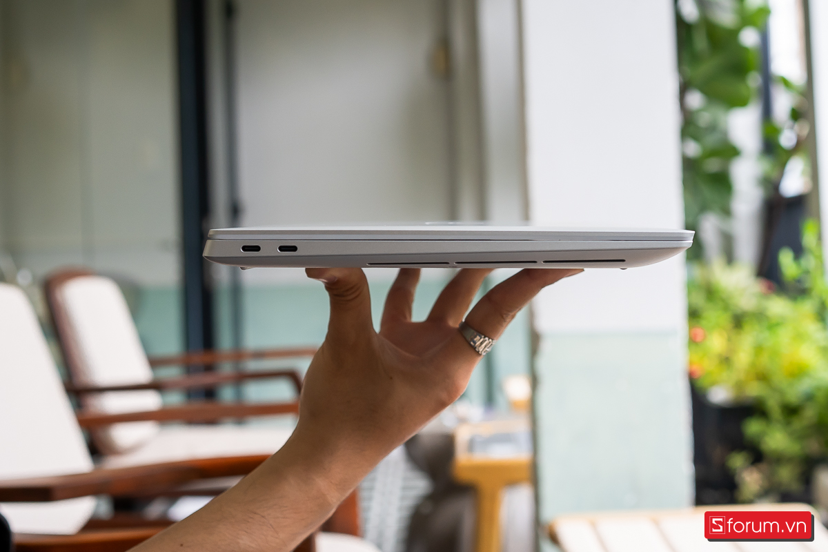 Cổng kết nối trên Dell XPS 14 9440