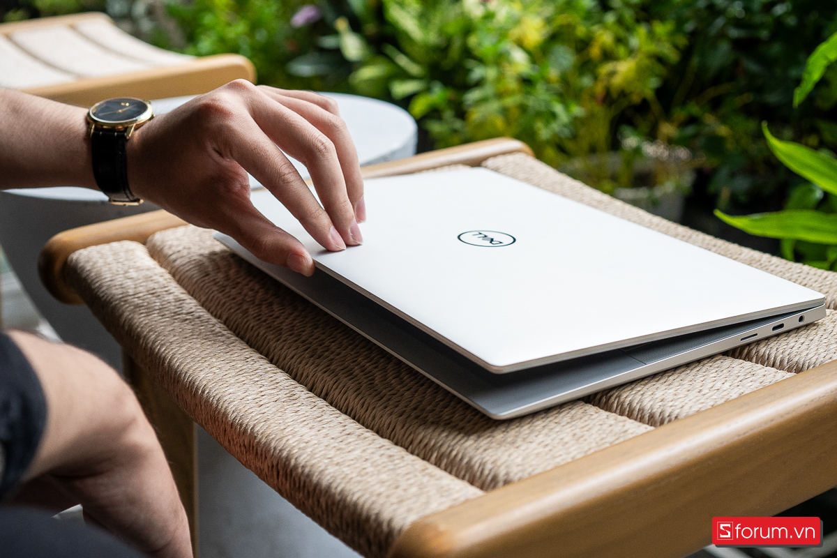 Thao tác mở máy trên Dell XPS 14 9440