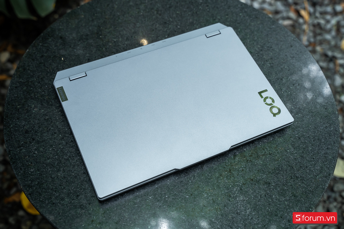 Thiết kế của Lenovo LOQ 15IAX9