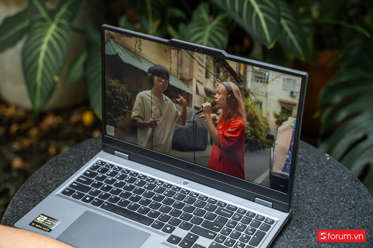 Màn hình được trang bị trên Lenovo LOQ 15IAX9