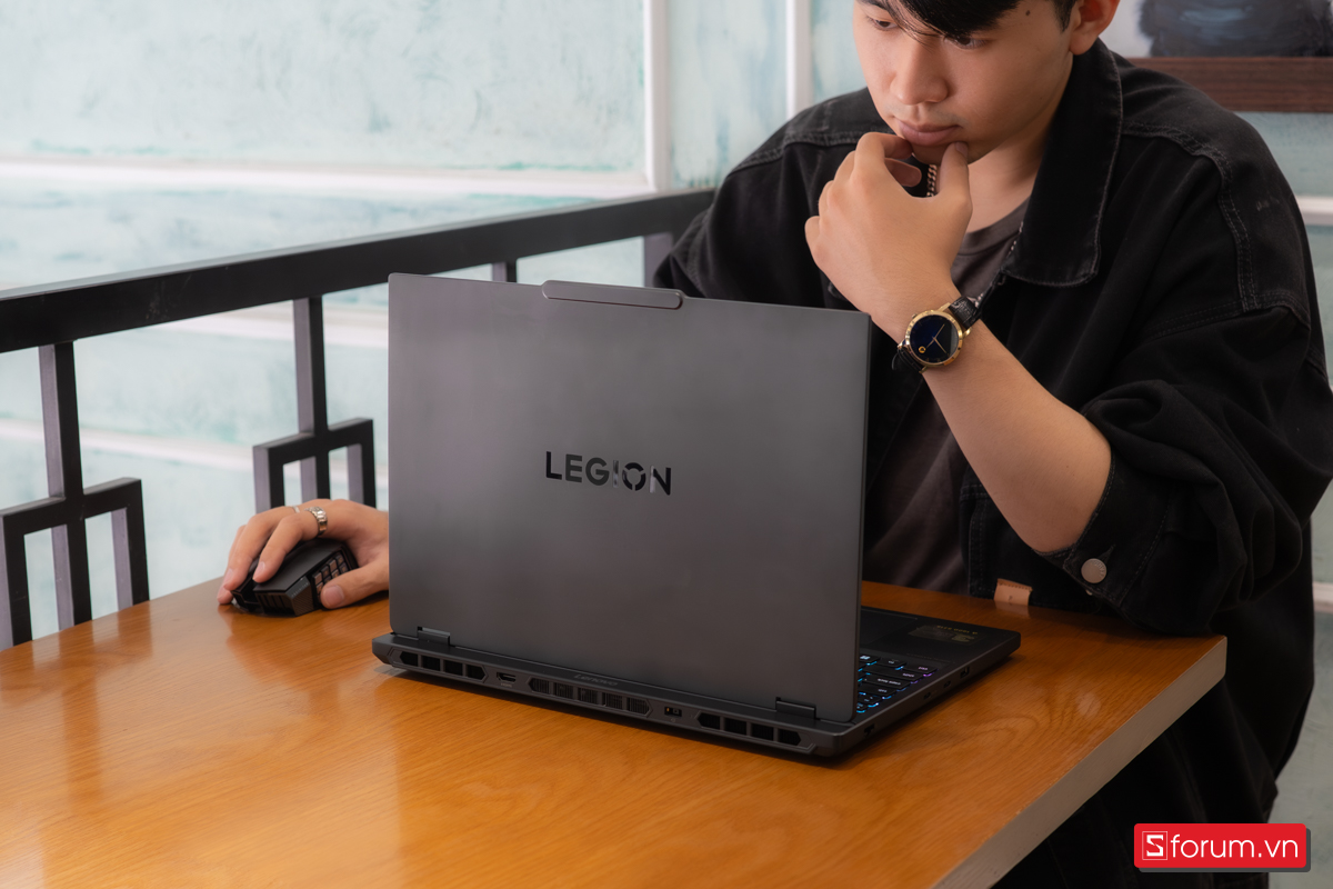 So sánh Legion Pro 5 2025 và Legion 5 2025: Đừng vội nghĩ chỉ đổi tên, khác biệt hiệu năng mới là điểm đáng bàn!