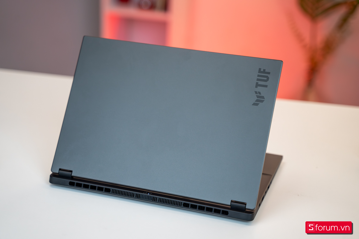 So sánh ASUS TUF A14 2025 và 2024: Kế thừa sự bền bỉ, chắc chắn