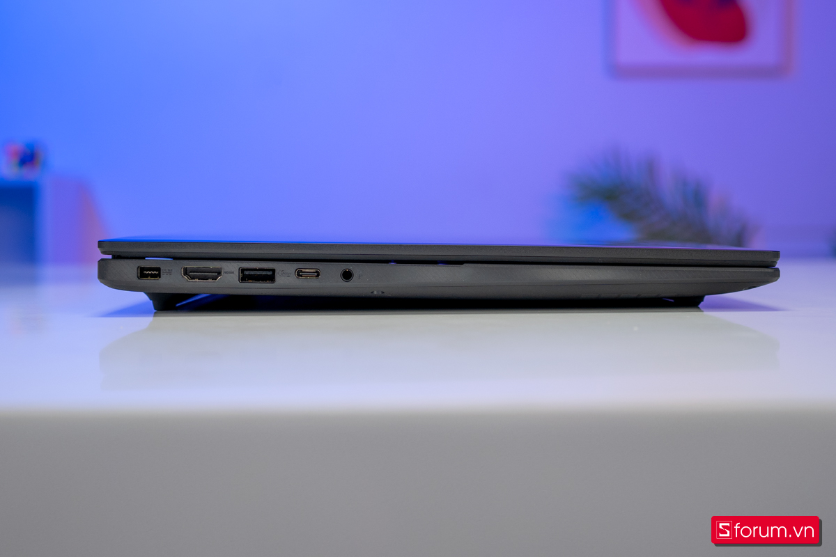 Cổng kết nối trên ASUS gaming V16