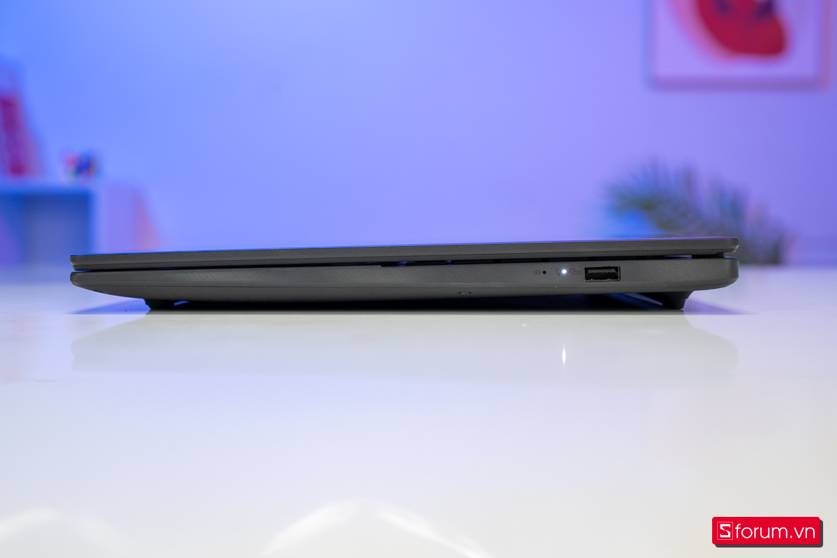Cổng kết nối trên ASUS gaming V16