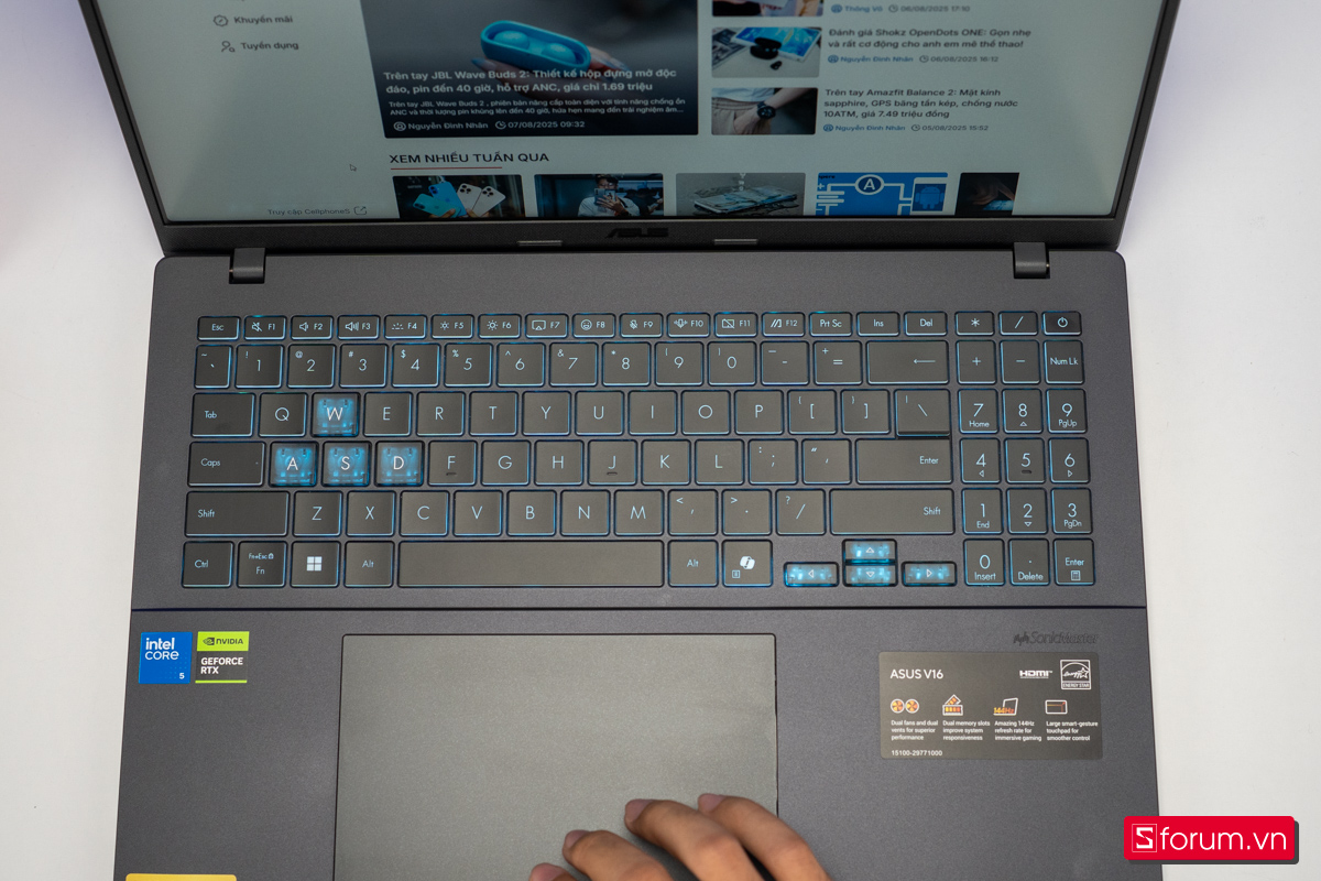Bàn phím được trang bị trên ASUS gaming V16